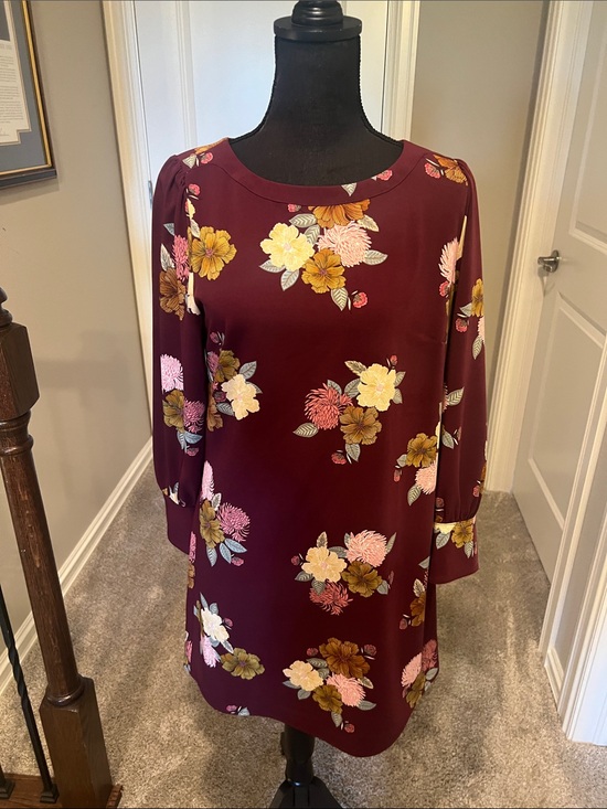 LOFT Dresses & Skirts - LOFT Burgundy Floral Long-Sleeve Shift Dress Size 8P